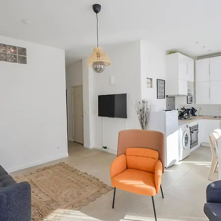 Chic And Modern 5 Min From The